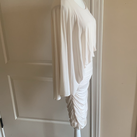 BCBGMAXAZARIA  dress ruching with one shoulder covered with angel wing sleeve - Picture 4 of 13
